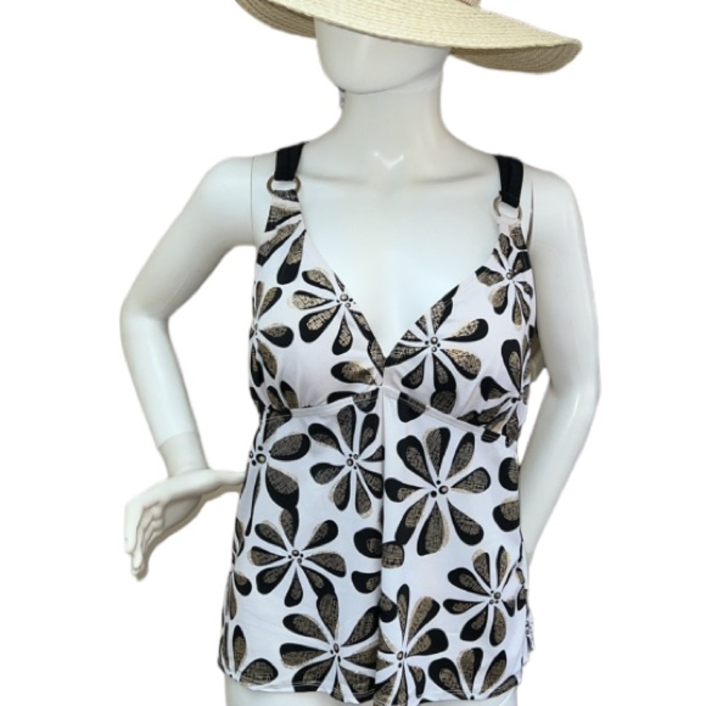 Tropical Escape Tankini / Criss-Cross straps / Molded cups/ size 18